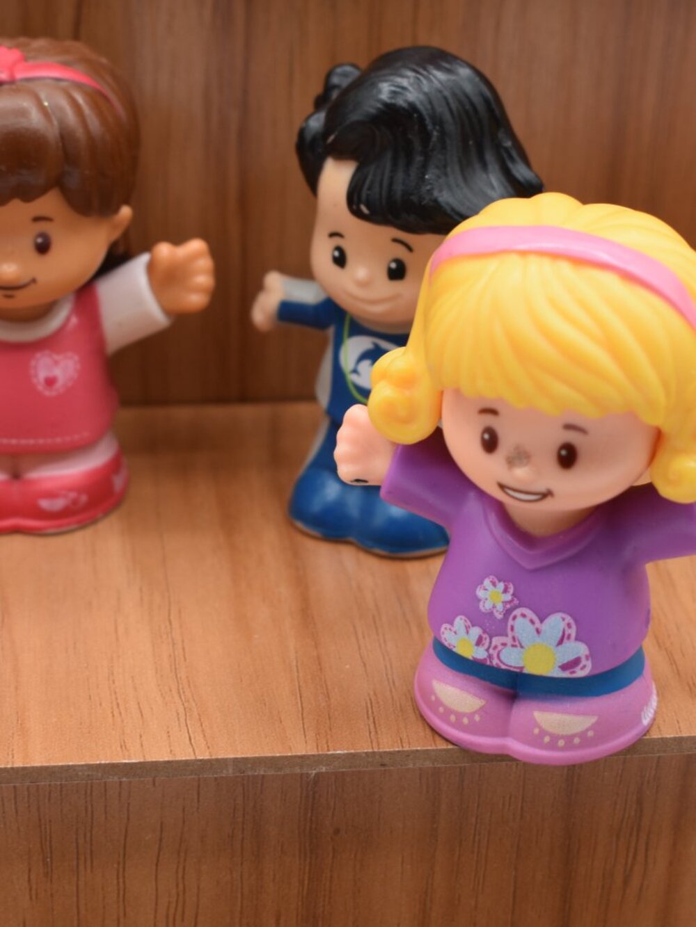 Fisher Price Little People Emma Farm Girl Koby Prince Eric Zookeeper Pilot Robin - Picture 9 of 9